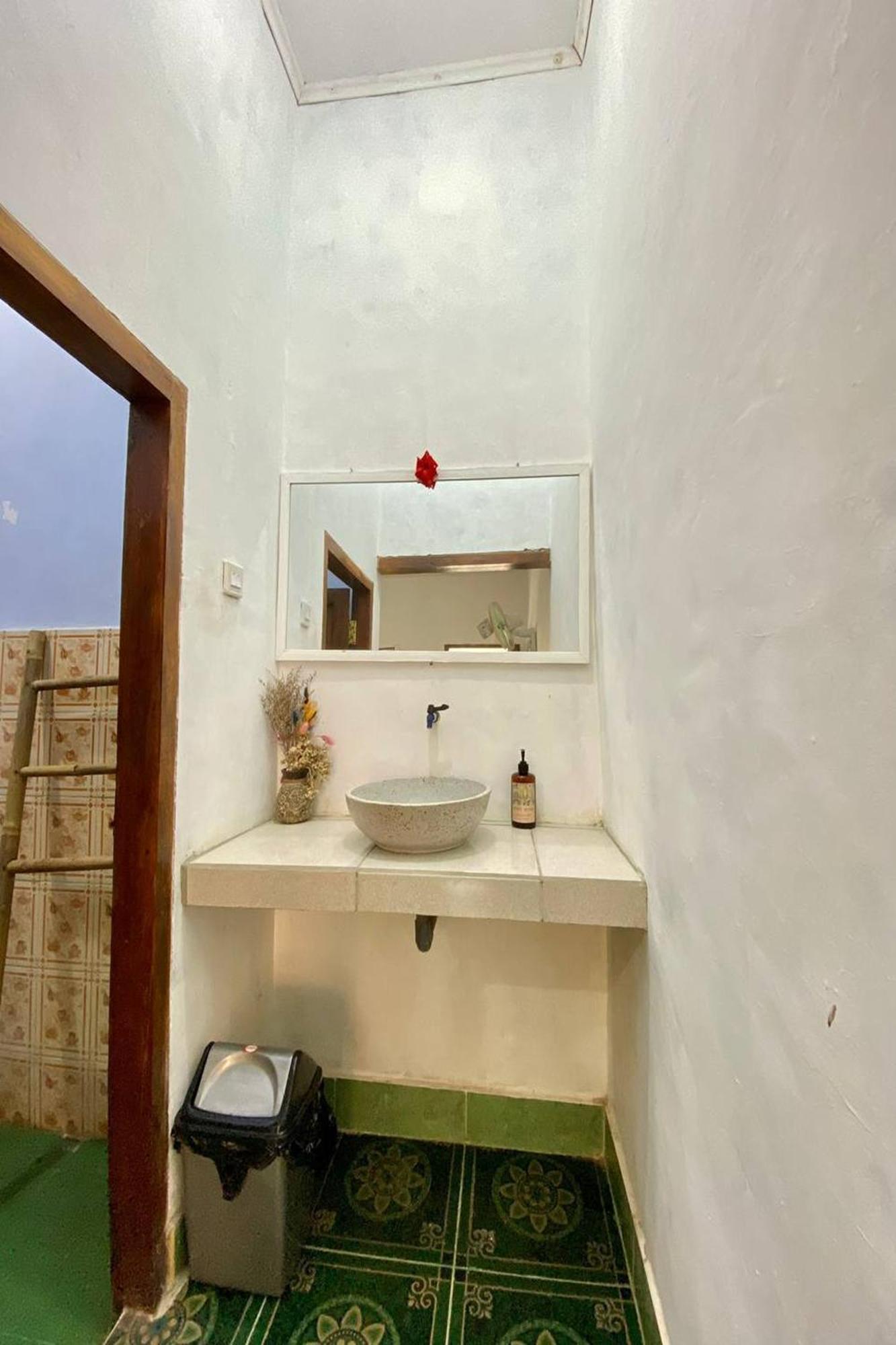 Duyung Rooms&Resto Gerupuk Bumbang Exterior foto